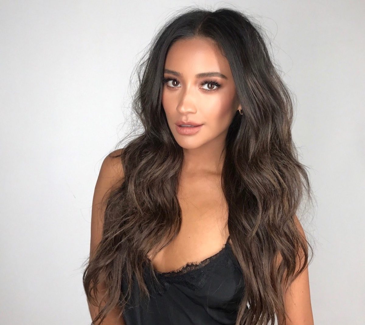 Shay Mitchell Opens Up About Parenting During The Pandemic + The Most Important Thing She’s Teaching Dau...