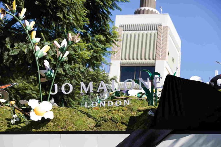 Yes, You Really Can Step Inside A Giant Jo Malone Gift Box At The Grove