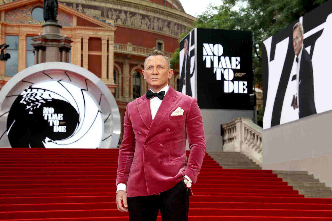 Daniel Craig Says Final Farewell To James Bond At World Premiere Of “No Time To Die” — With Royal ...