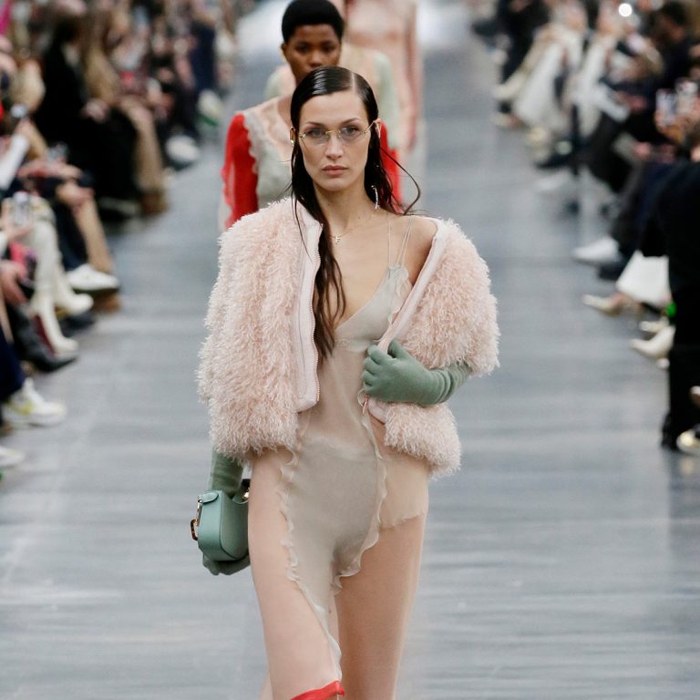 Fendi’s Fall/Winter 2022 Runway Show Explores The 1986 Archives By Karl Lagerfeld