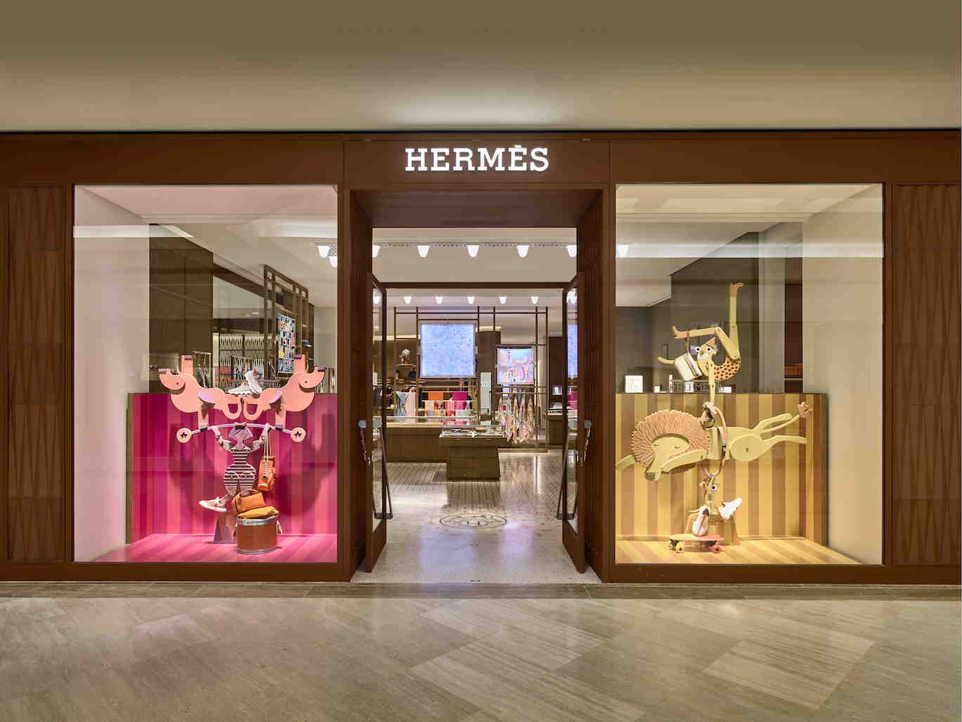 Herm s South Coast Plaza Officially Opens Its Doors