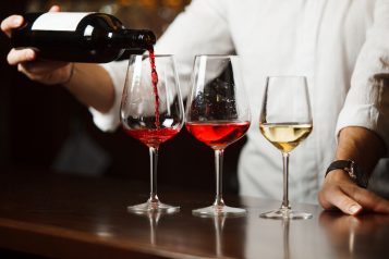 Sommelier,Pouring,Different,Types,Of,Fine,Wine
