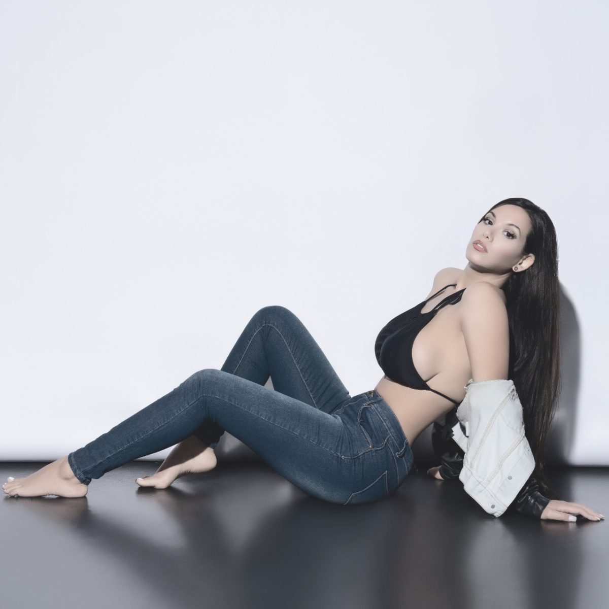 Zoey Takes Center Stage With Her Acting Prowess, Thriving as an Entrepreneur, and Building A Bond with Fans Th...