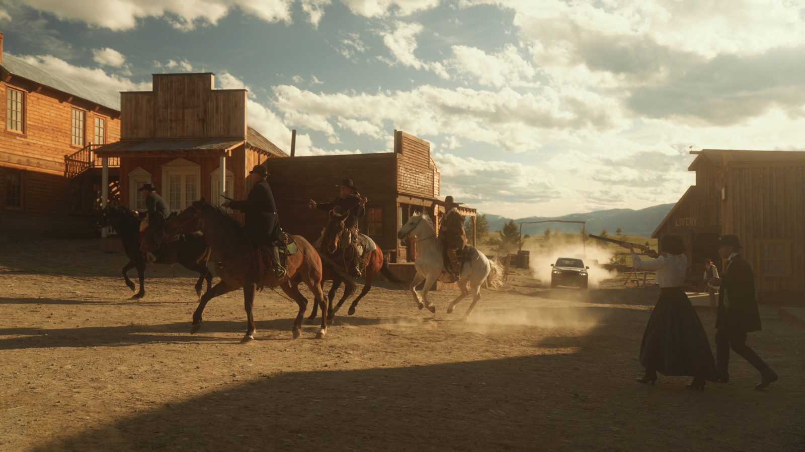 Rolls-Royce Cullinan Sets the Stage for Western Film, The Gunslinger