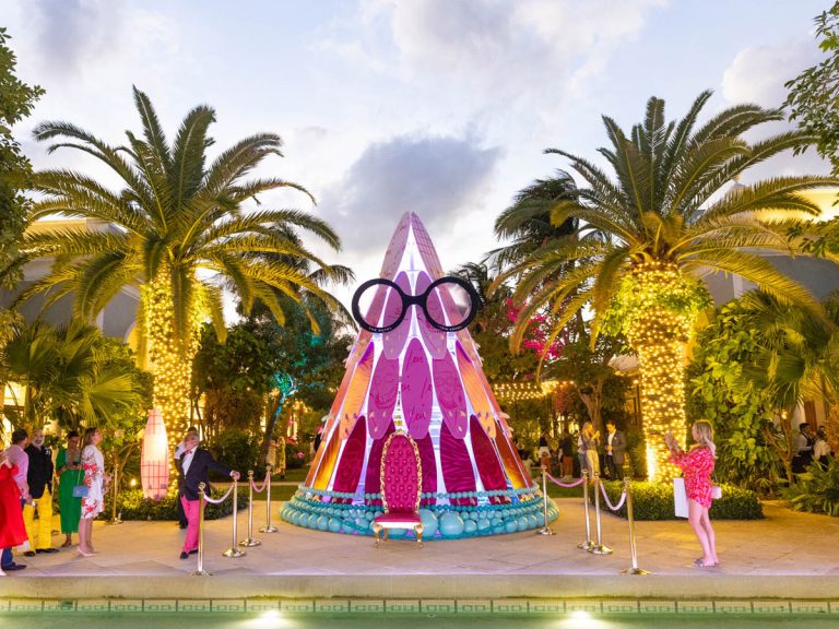 Style Icon Iris Apfel Designs This Year’s Holiday Tree At The Royal Poinciana Plaza In Palm Beach