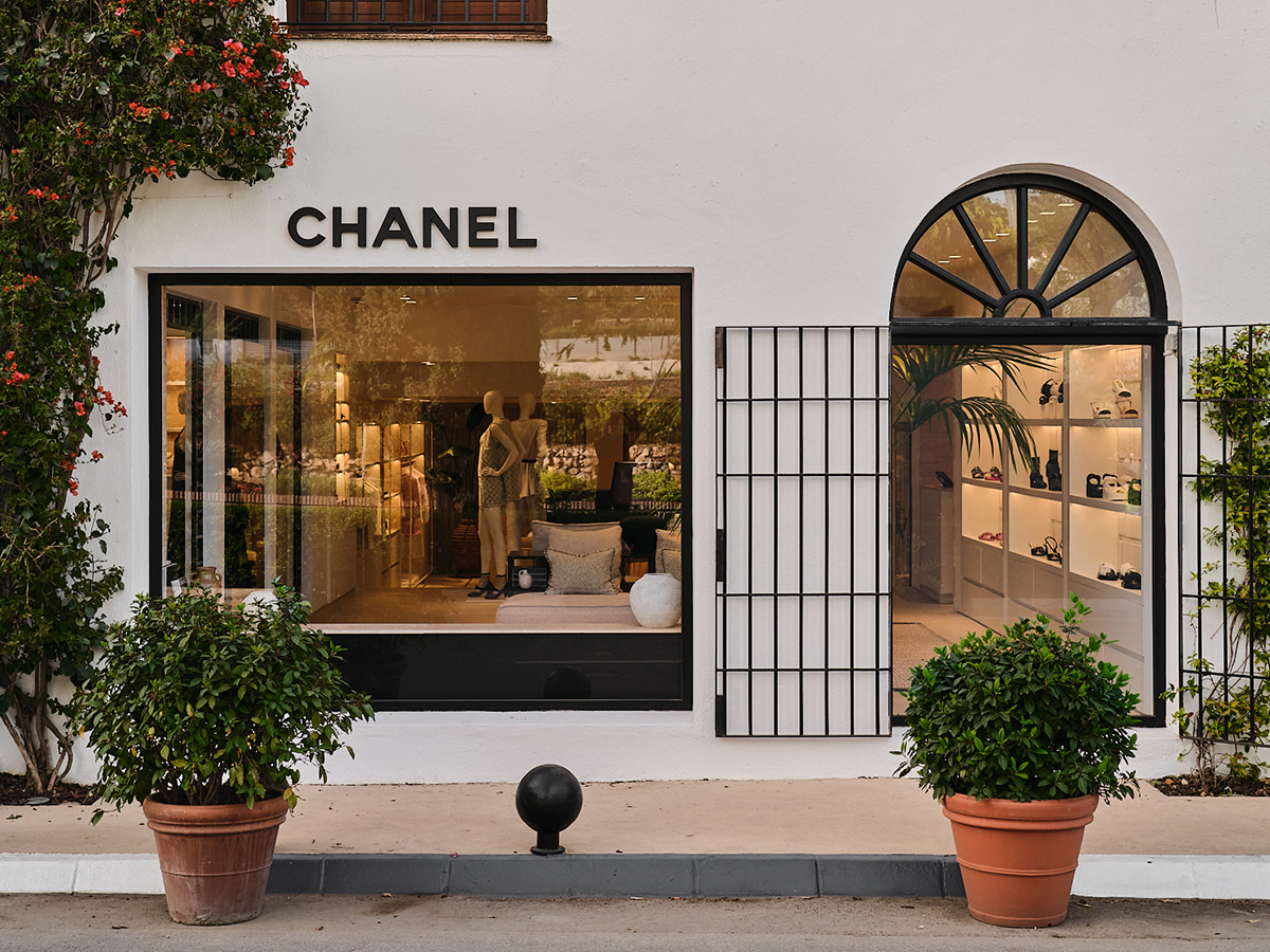 30s Magazine - Chanel pop-up store in Saint Tropez