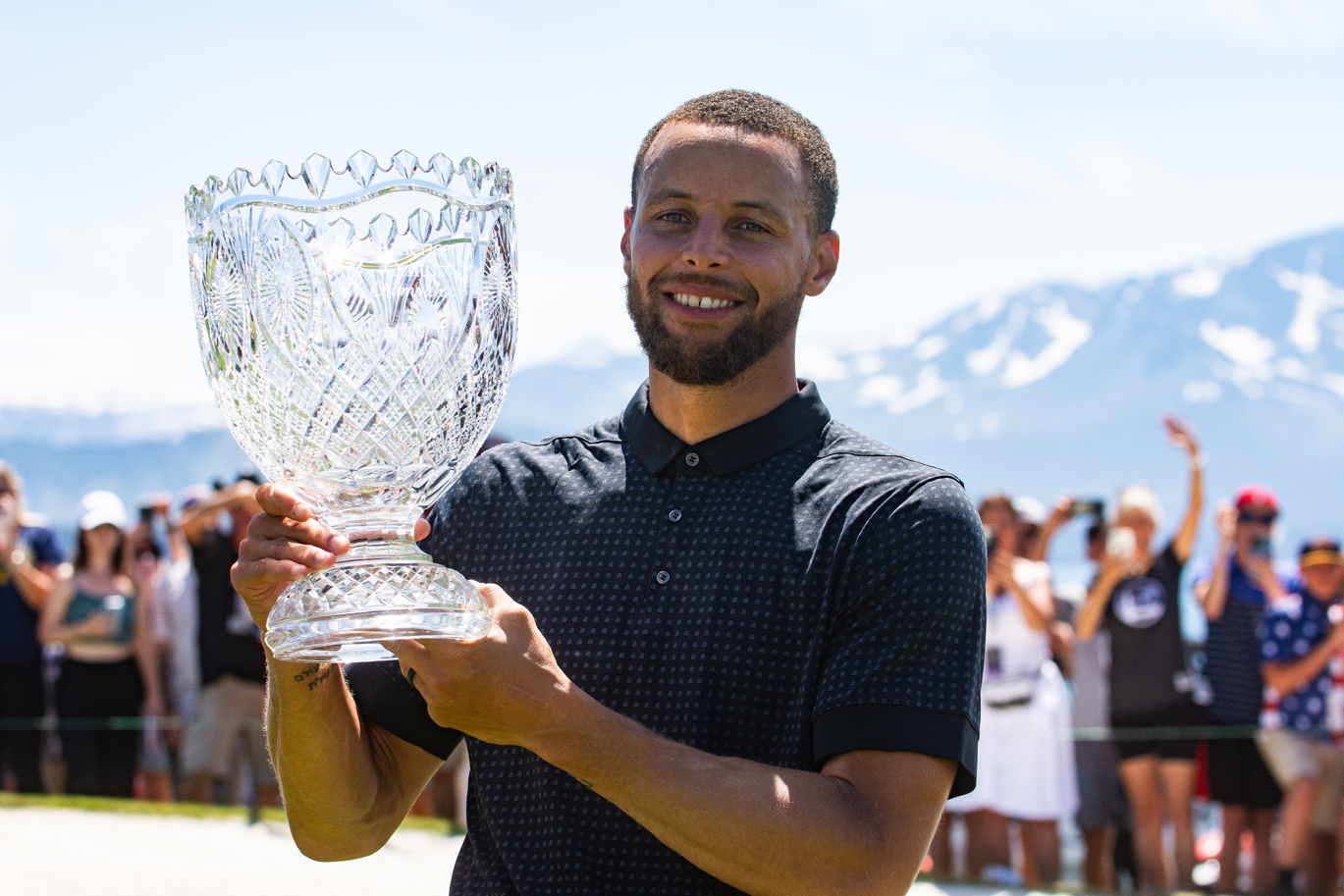 Warriors' Steph Curry aces 7th hole at ACC Championship