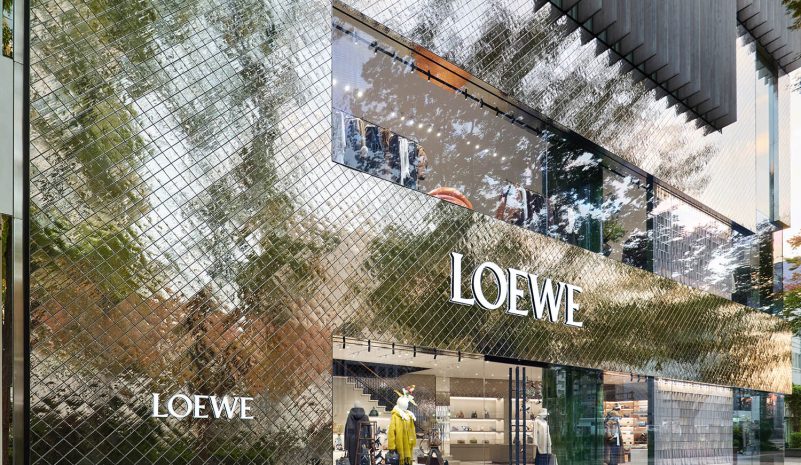 Casa Loewe Opens in Japan Celebrating Its 50th Anniversary