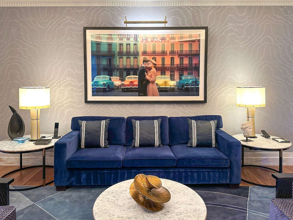 Avant Gallery Curates Fontainebleau Las Vegas VIP Suites With Tim Tadder’s AI Art