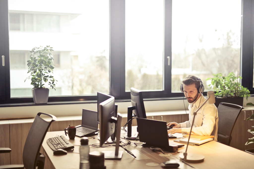 Choosing The Right Outsourced Inbound Sales Call Center: Key Factors To Consider