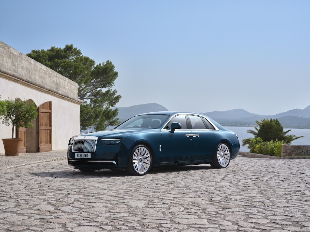 Redefining Luxury – The Rolls-Royce Ghost and Black Badge Ghost Series II