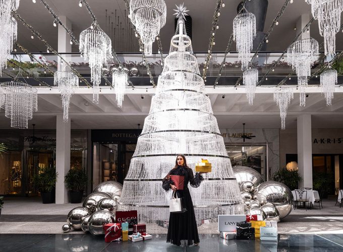 Colin Cowie Unveils Stunning Crystal Holiday Display At Bal Harbour Shops