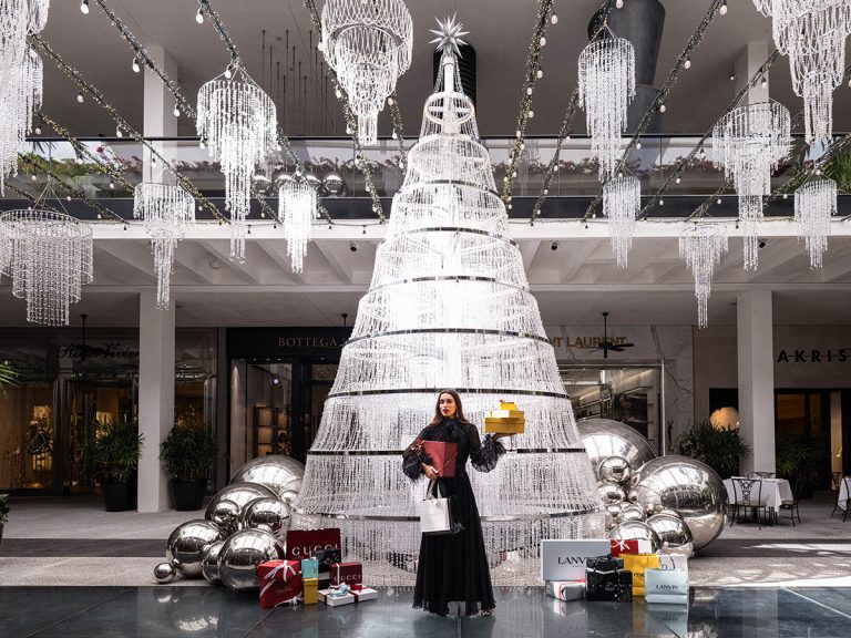 Colin Cowie Unveils Stunning Crystal Holiday Display At Bal Harbour Shops