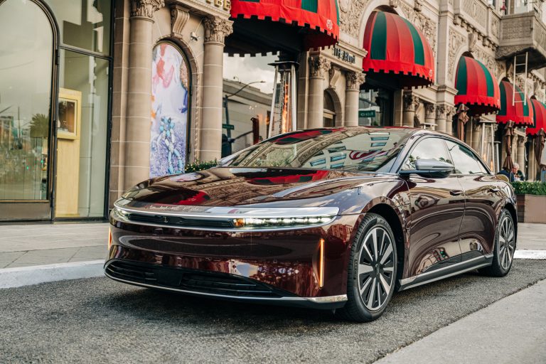 Four Seasons Hotel Chicago Partners With Lucid For Sustainable Driving Experiences