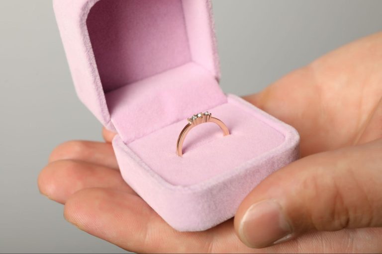 How Minimalist Engagement Rings Became the Must-Have Accessory of the Year