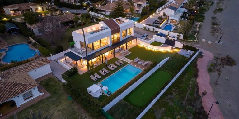 What happens when a billionaire leaves a villa in Marbella?