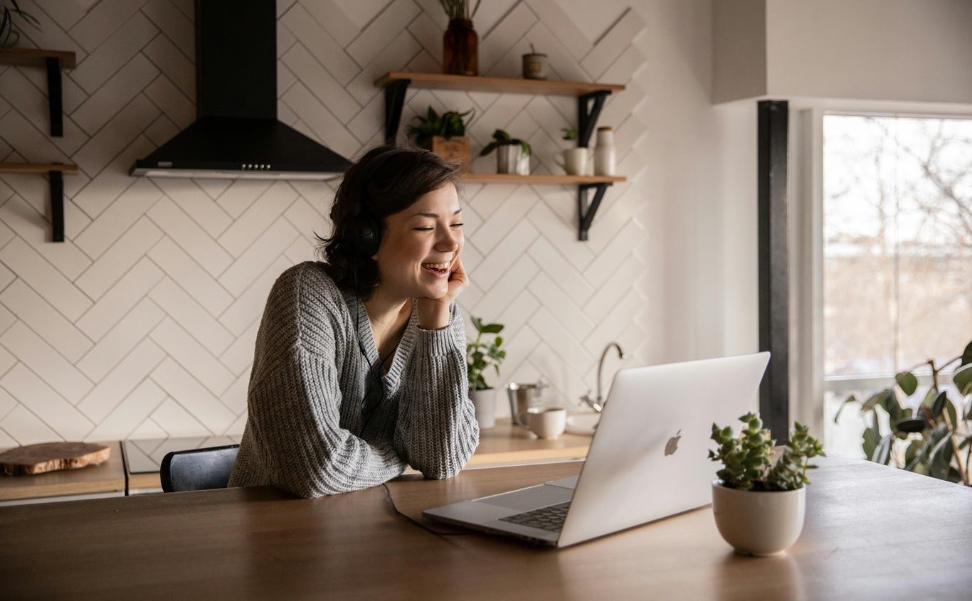 women during work from home - online therapy