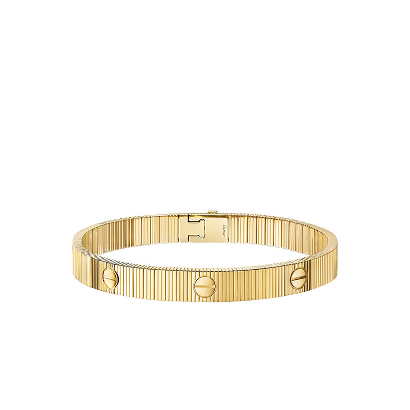 vThe Luxury Mother's Day Gift Guide: What to Give the Woman Who Deserves the Bes