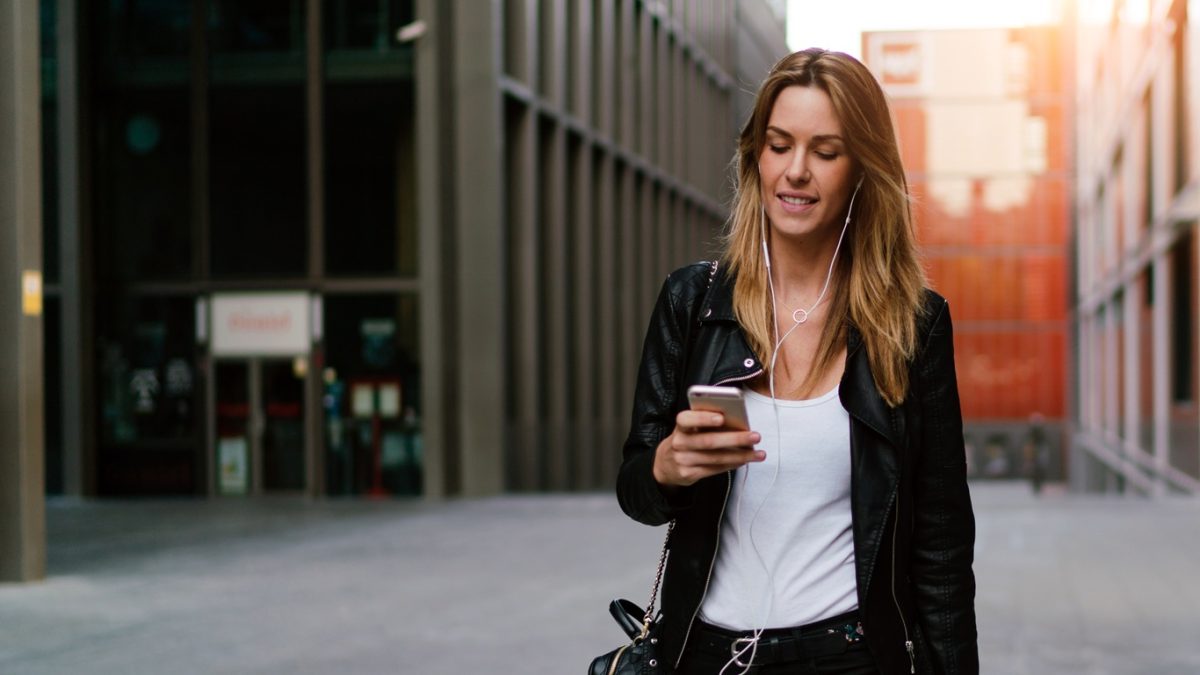 7 Reasons An eSIM Is A Smart Travel Essential For Australia