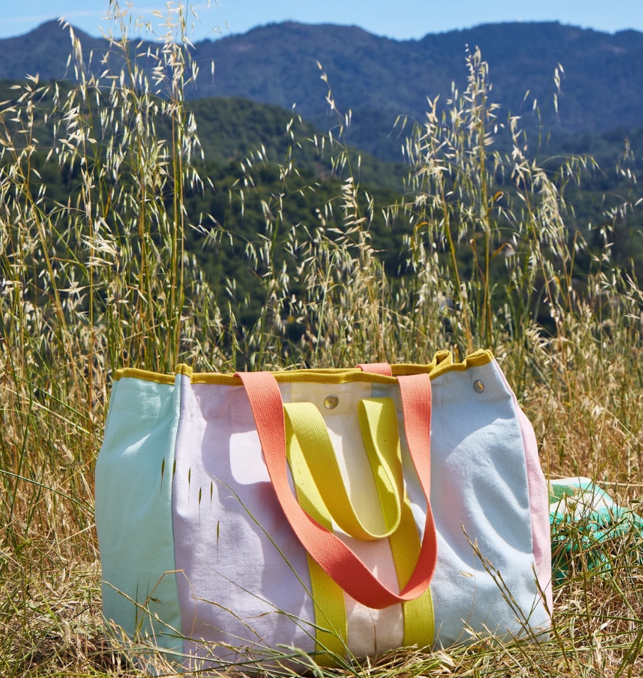 I’ve been searching for a weekender for all of my said getaways, and so when Alex Mill joined forces with the beloved home brand Quiet Town for a collection that featured a tote, I knew I had to get my hands on it.