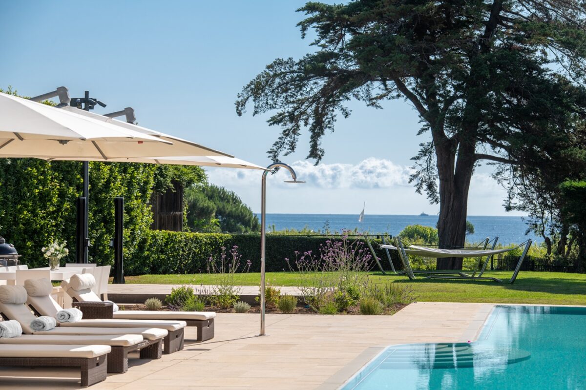 From Deck to Villa: How the Riviera’s Yacht Set Books Summer Now