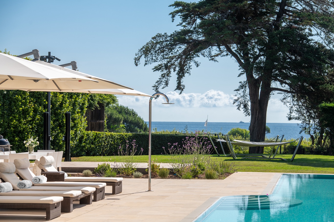 From Deck to Villa: How the Riviera’s Yacht Set Books Summer Now