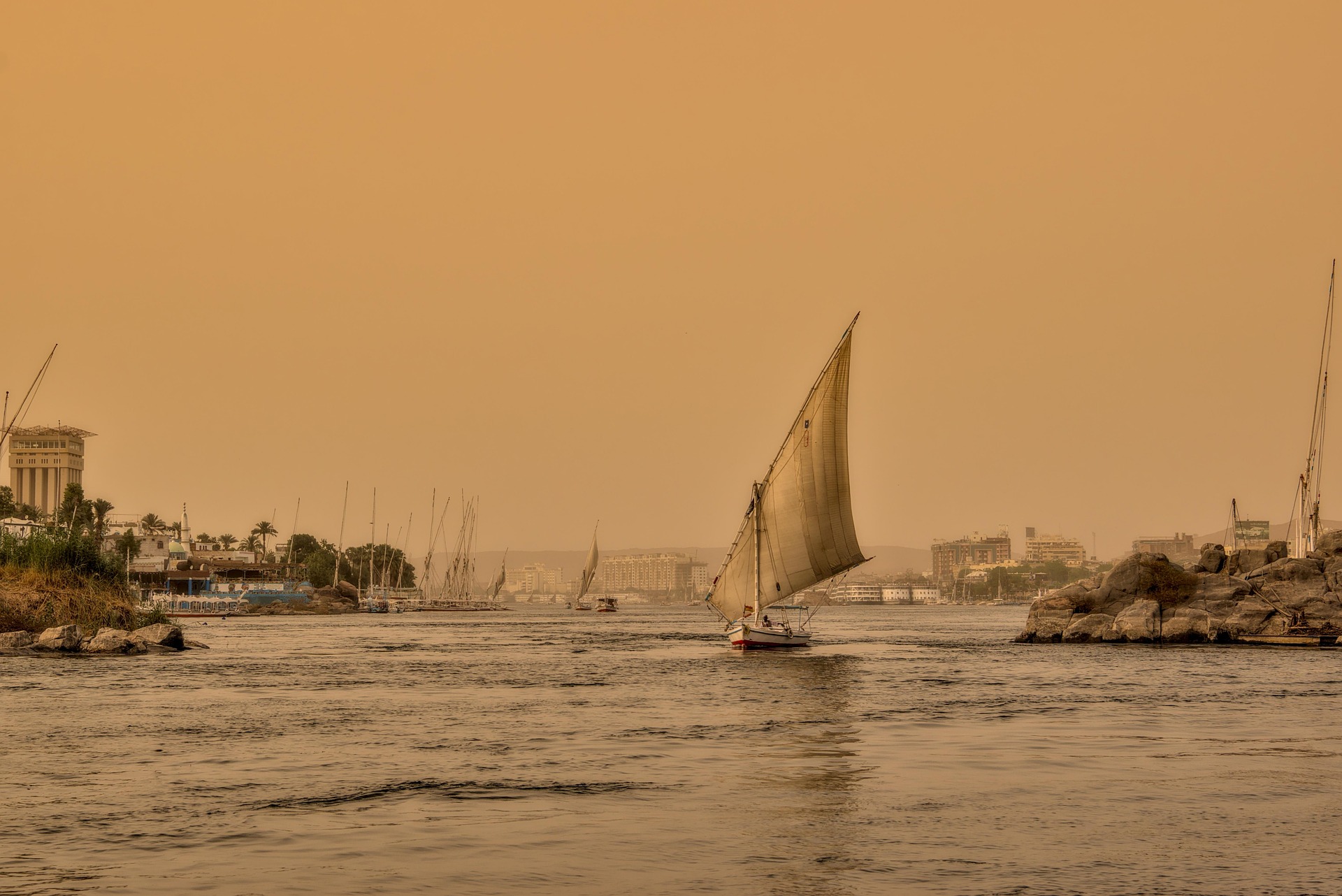 Small Dahabiya or Big Nile Cruise? The Experience That Changed My Mind
