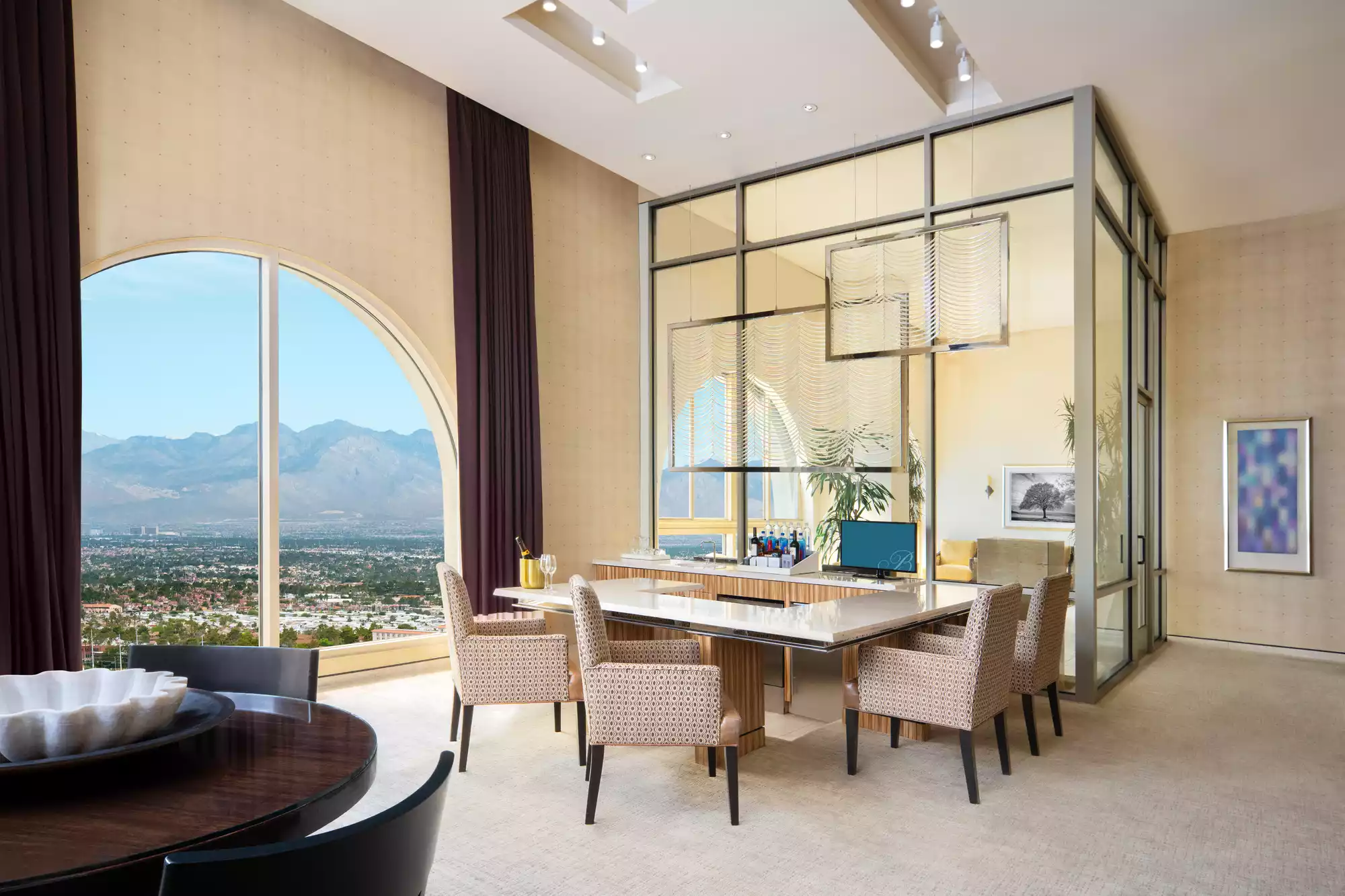 Lavish Las Vegas Hotel Suites (photo 2)