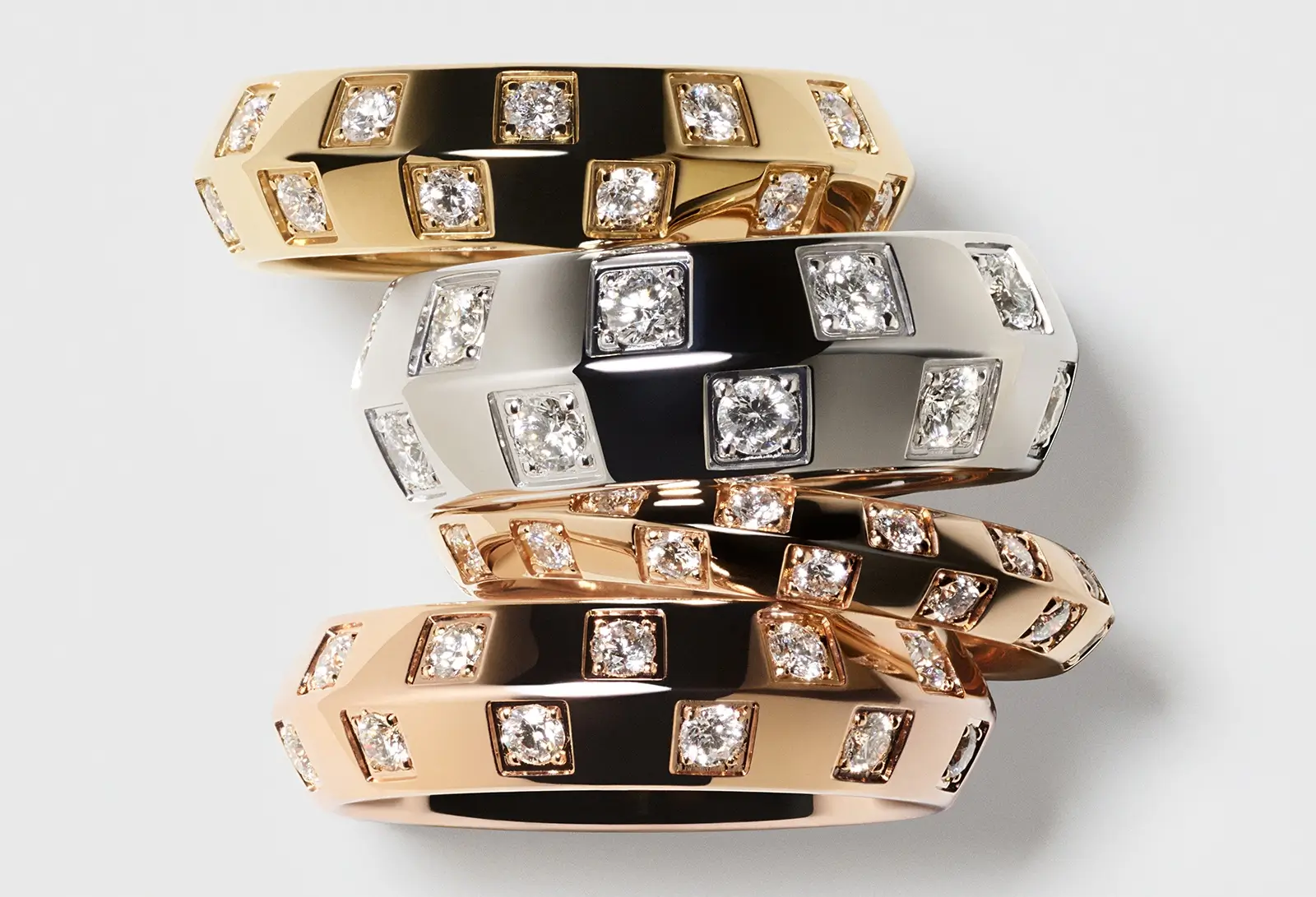 LE DAMIER DE LOUIS VUITTON 2026 LOUIS VUITTON FINE JEWELRY ©Thomas Lagrange - This New Louis Vuitton Bracelet Takes 50 to 70 Hand-Assembled Links to Make
