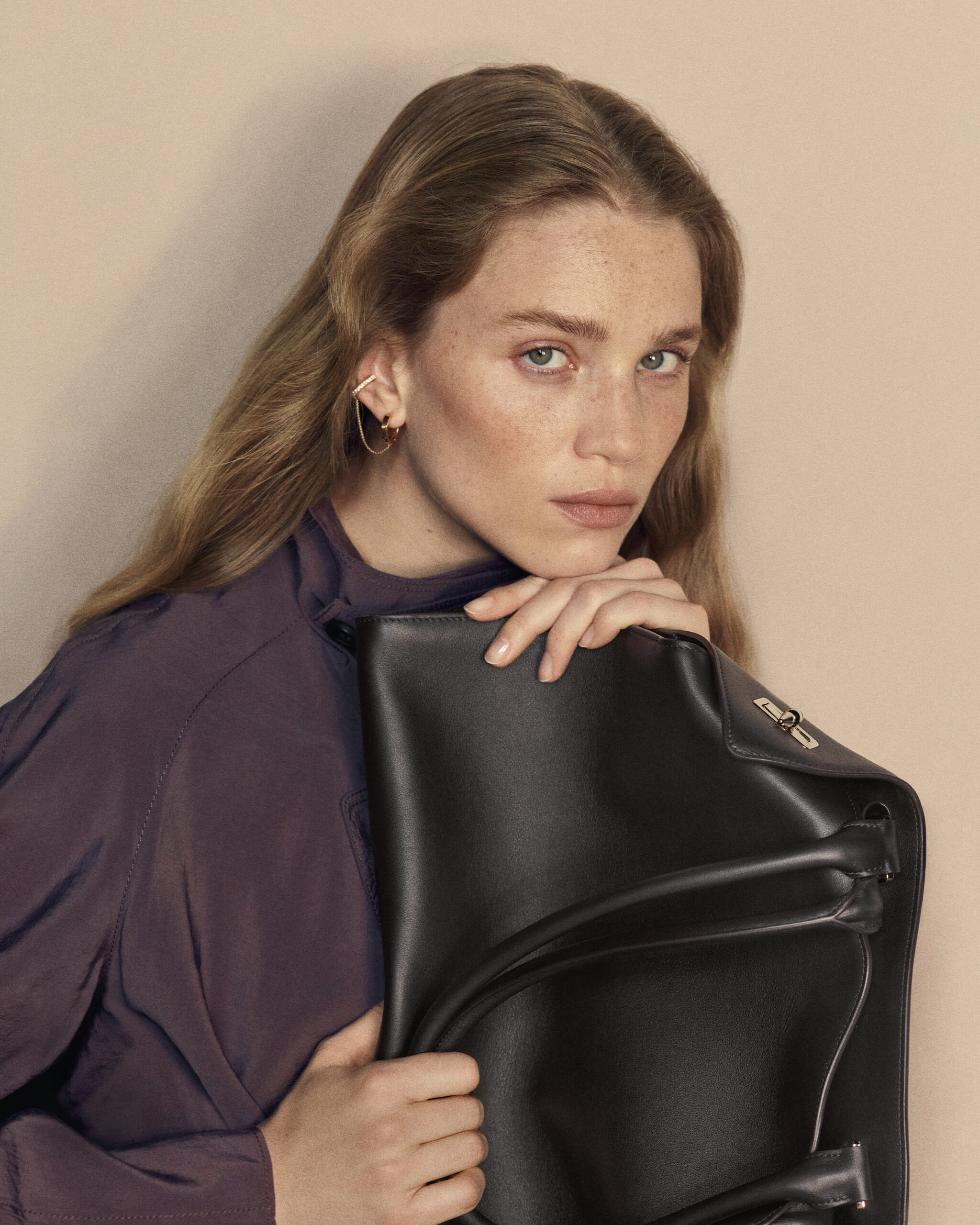 Introducing the Clash de Cartier Bag: The Handbag That Was Designed Like a Piece of Jewelry (photo 4)