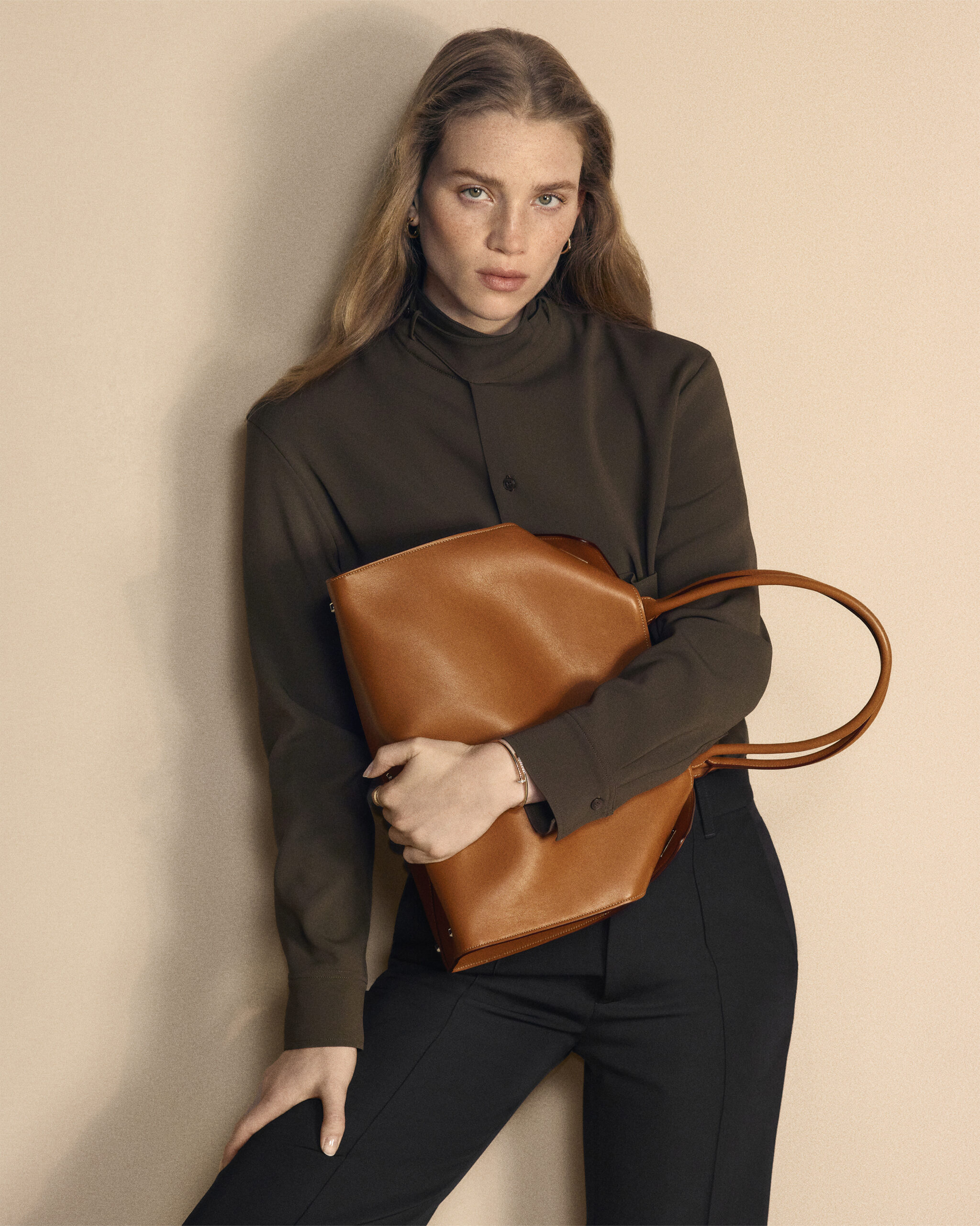 Introducing the Clash de Cartier Bag: The Handbag That Was Designed Like a Piece of Jewelry (photo 2)