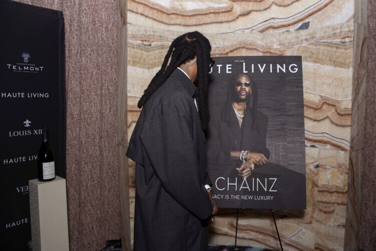 2 Chainz looking at his Haute Living cover at the Verde New York dinner