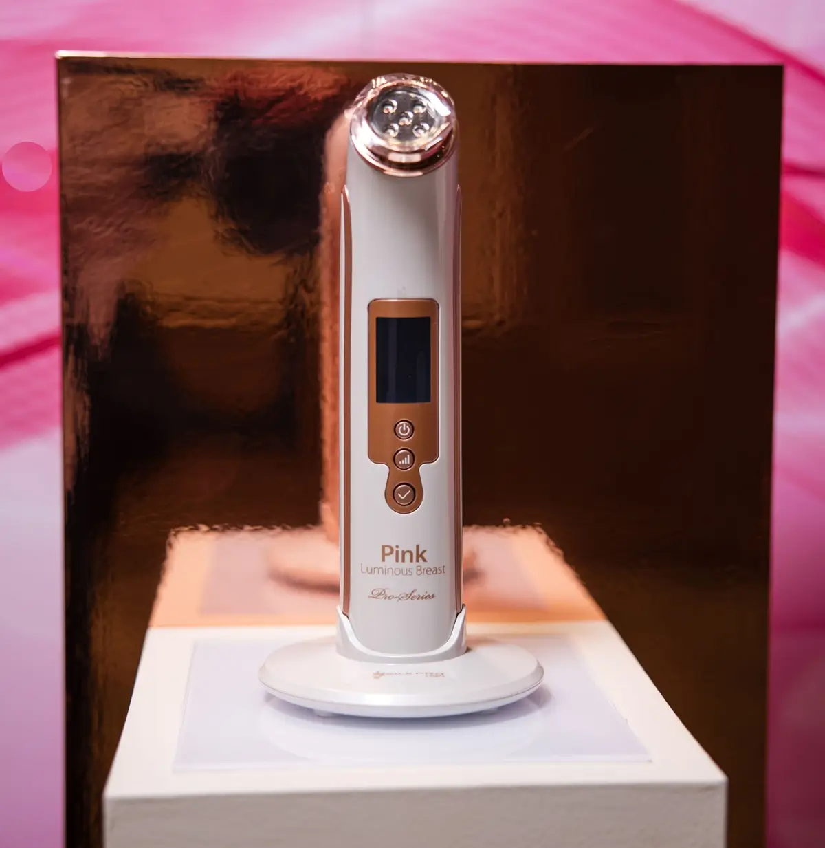 UR Luminous Celebrates Breast Health Advocacy at Fifth Annual Light Up the Night Gala (photo 7)