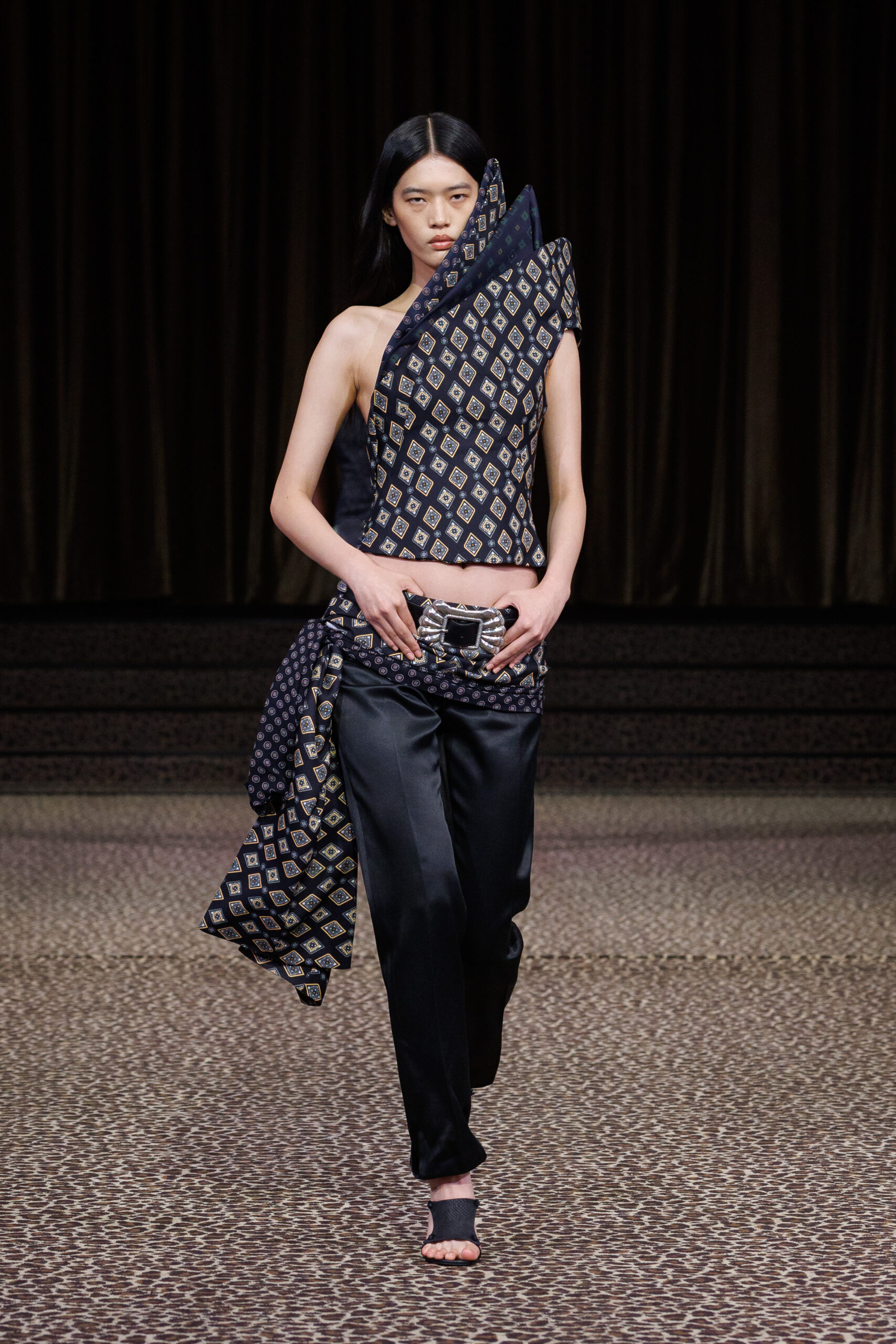 Christopher Esber’s Spring/Summer 2027 Collection Finds Drama in the Smallest Details (photo 2)