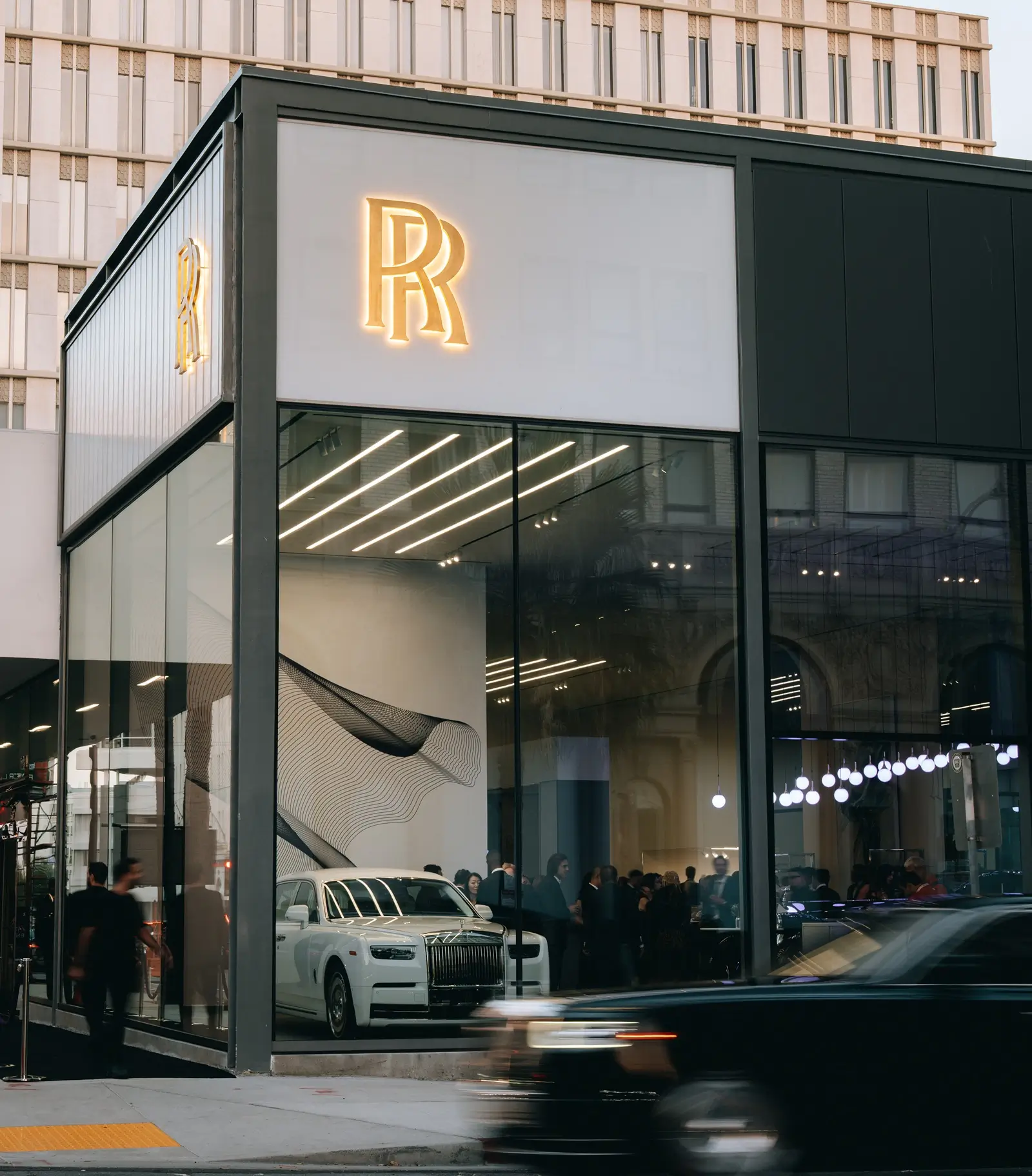 Rolls Royce Beverly Hills Opens a New Home for Luxury and Bespoke (photo 7)