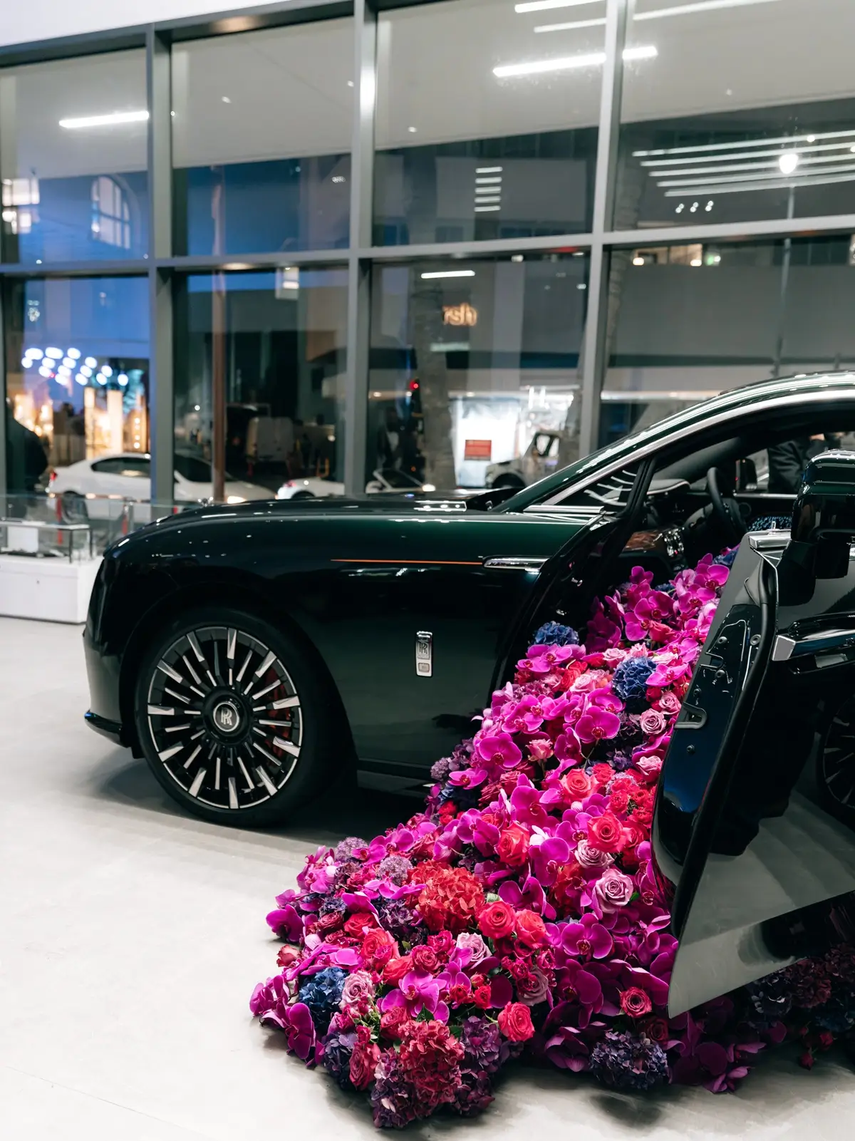 Rolls Royce Beverly Hills Opens a New Home for Luxury and Bespoke (photo 2)