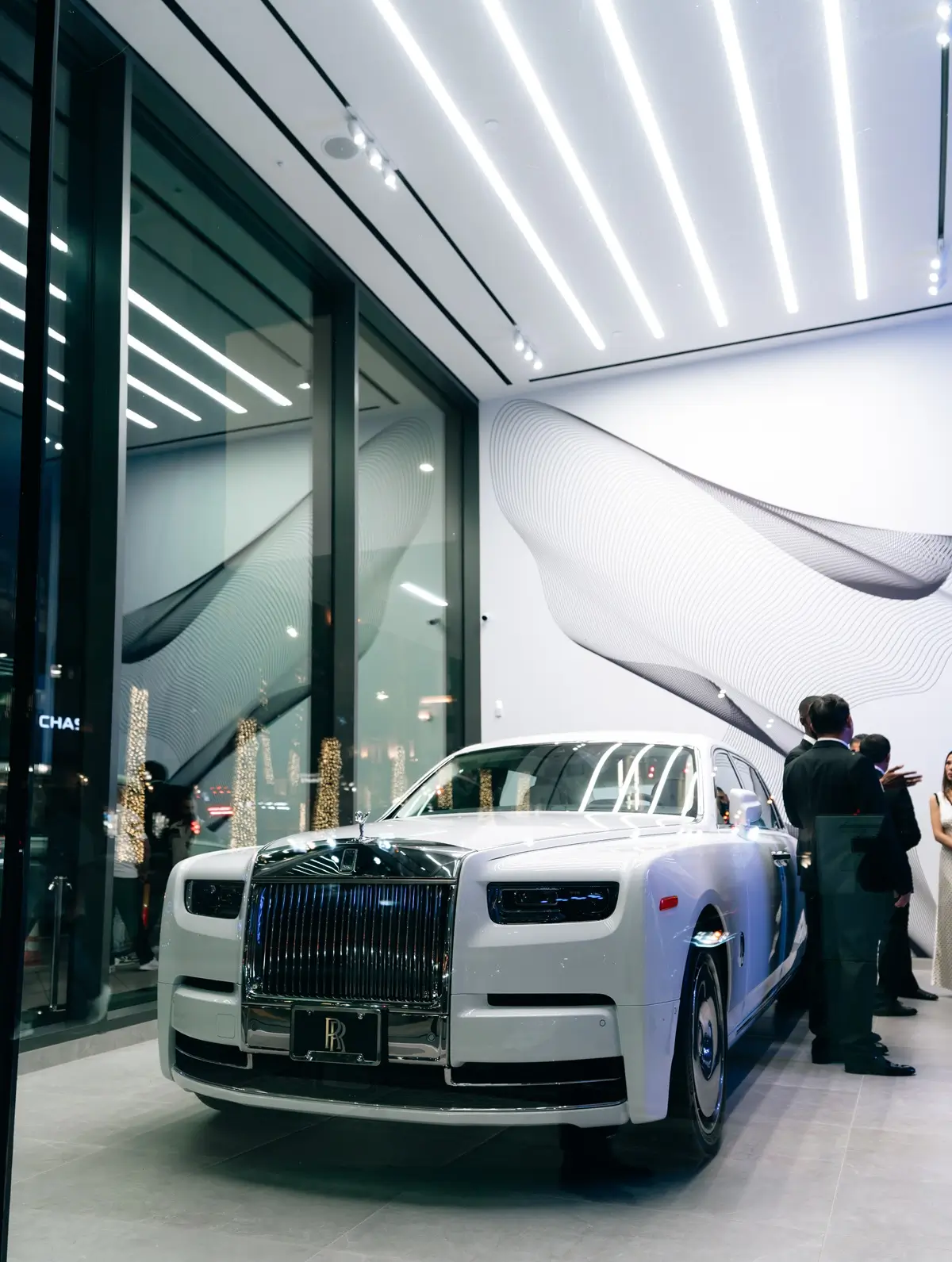 Rolls Royce Beverly Hills Opens a New Home for Luxury and Bespoke (photo 5)