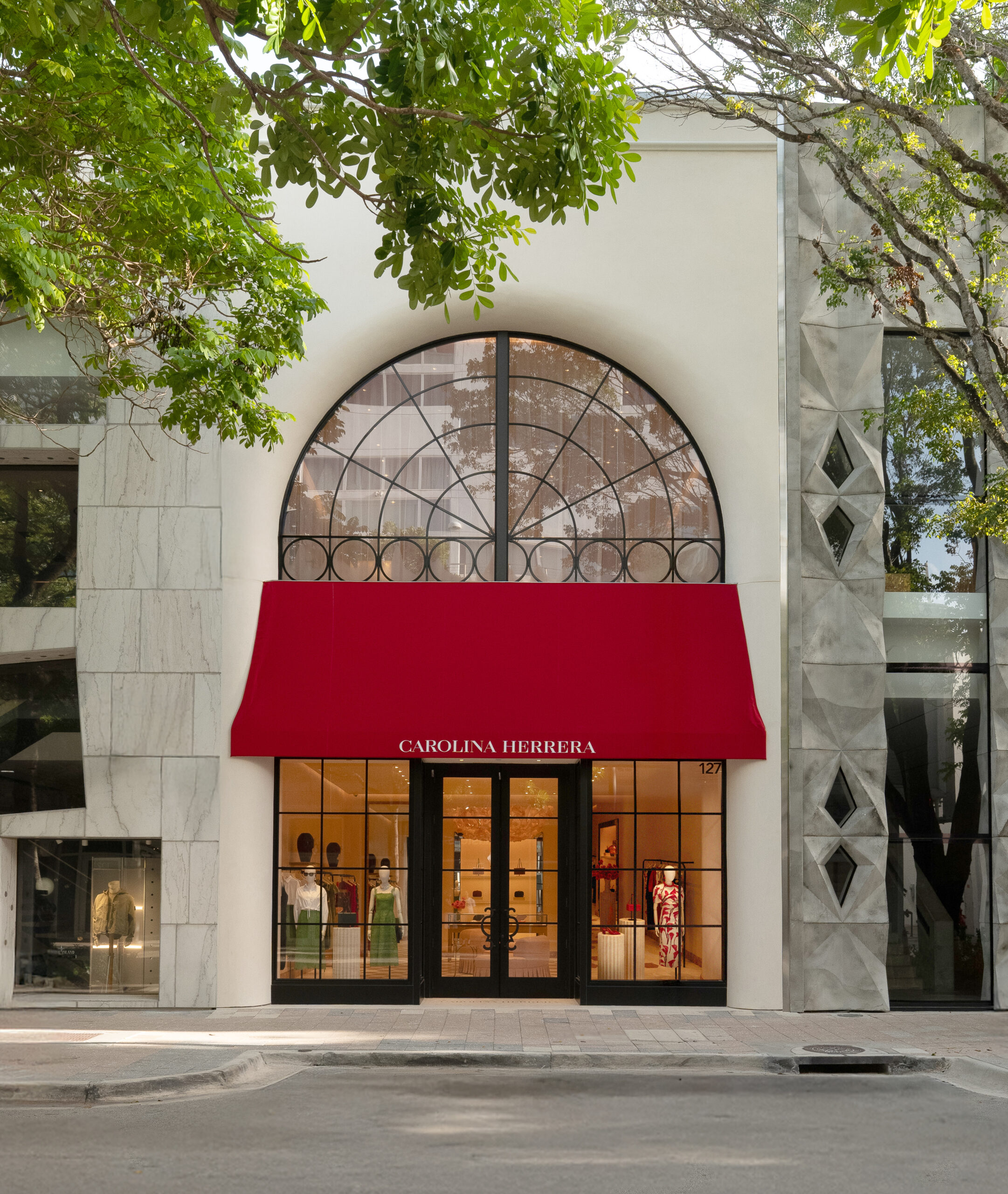 Inside Carolina Herrera’s New Miami Design District Boutique Complete With Pink Travertine Floors & Bespoke Art