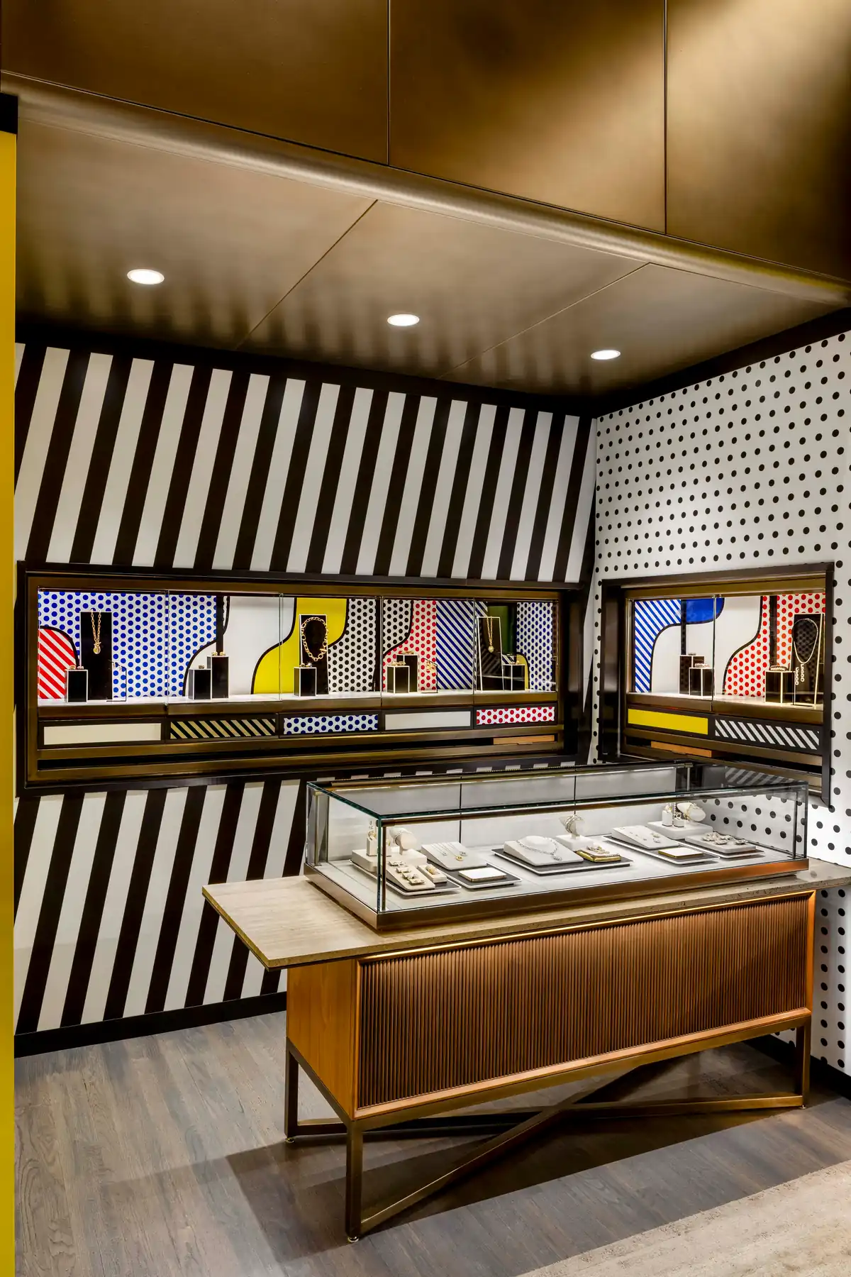 David Yurman Roy Lichtenstein-inspired interior at the New York Soho boutique, with Ben-Day dots, bold stripes and a jewelry display case