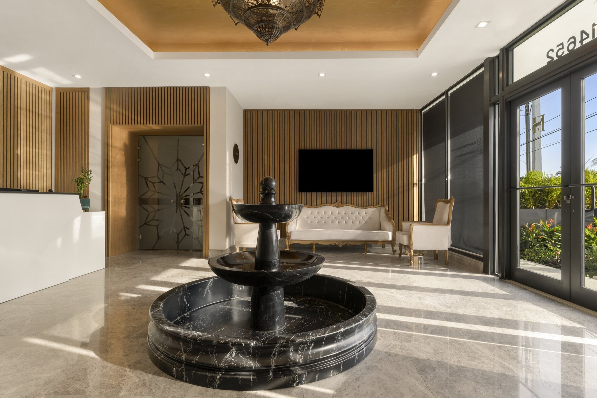 The lobby at Hürrem Hammam with a marble fountain