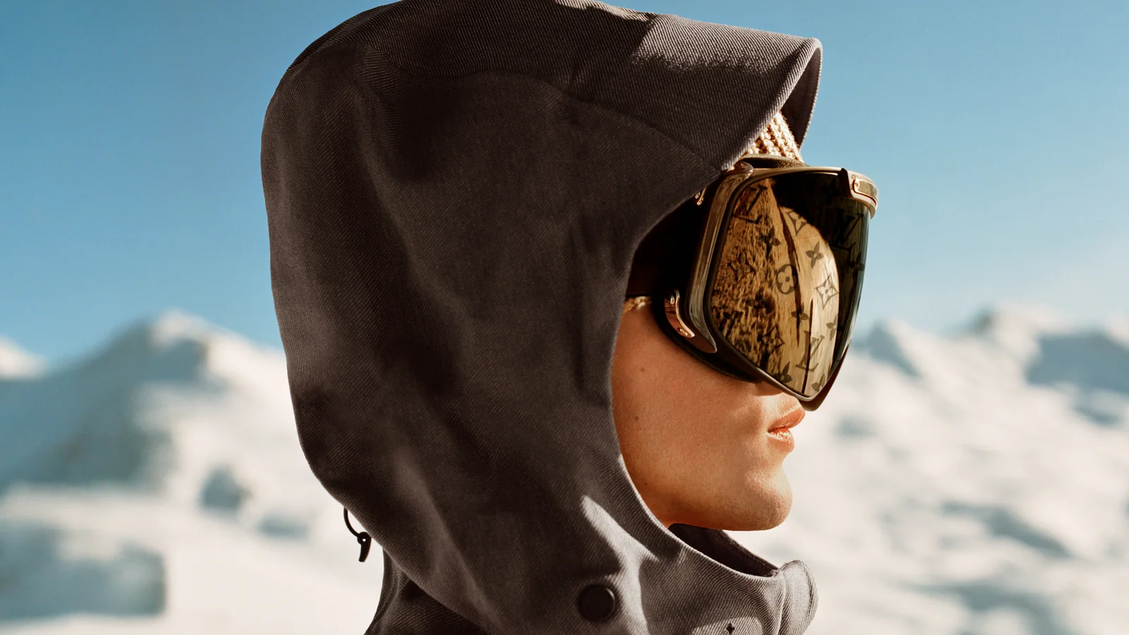 Model in mirrored ski goggles from the Louis Vuitton LV Ski 2026 collection