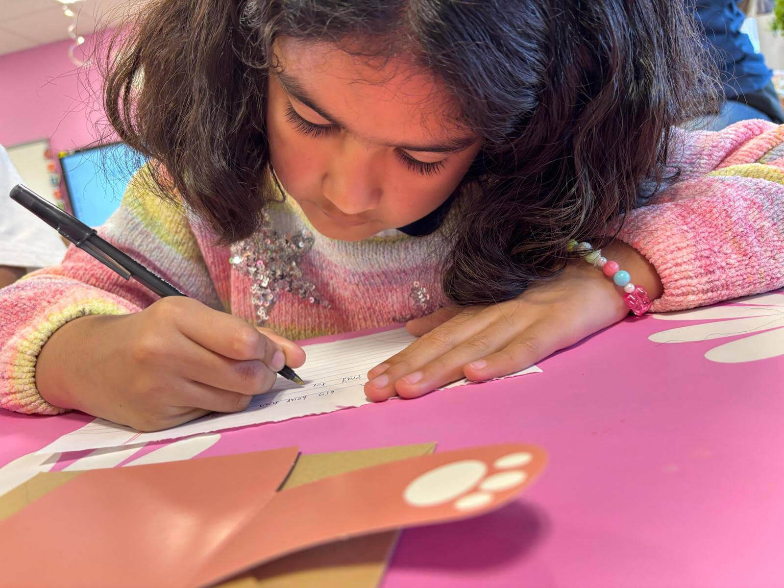 Embrace Girls Foundation Celebrates 25 Years With “Ahh… Nostalgia Embraced!” Holiday Event (photo 3)